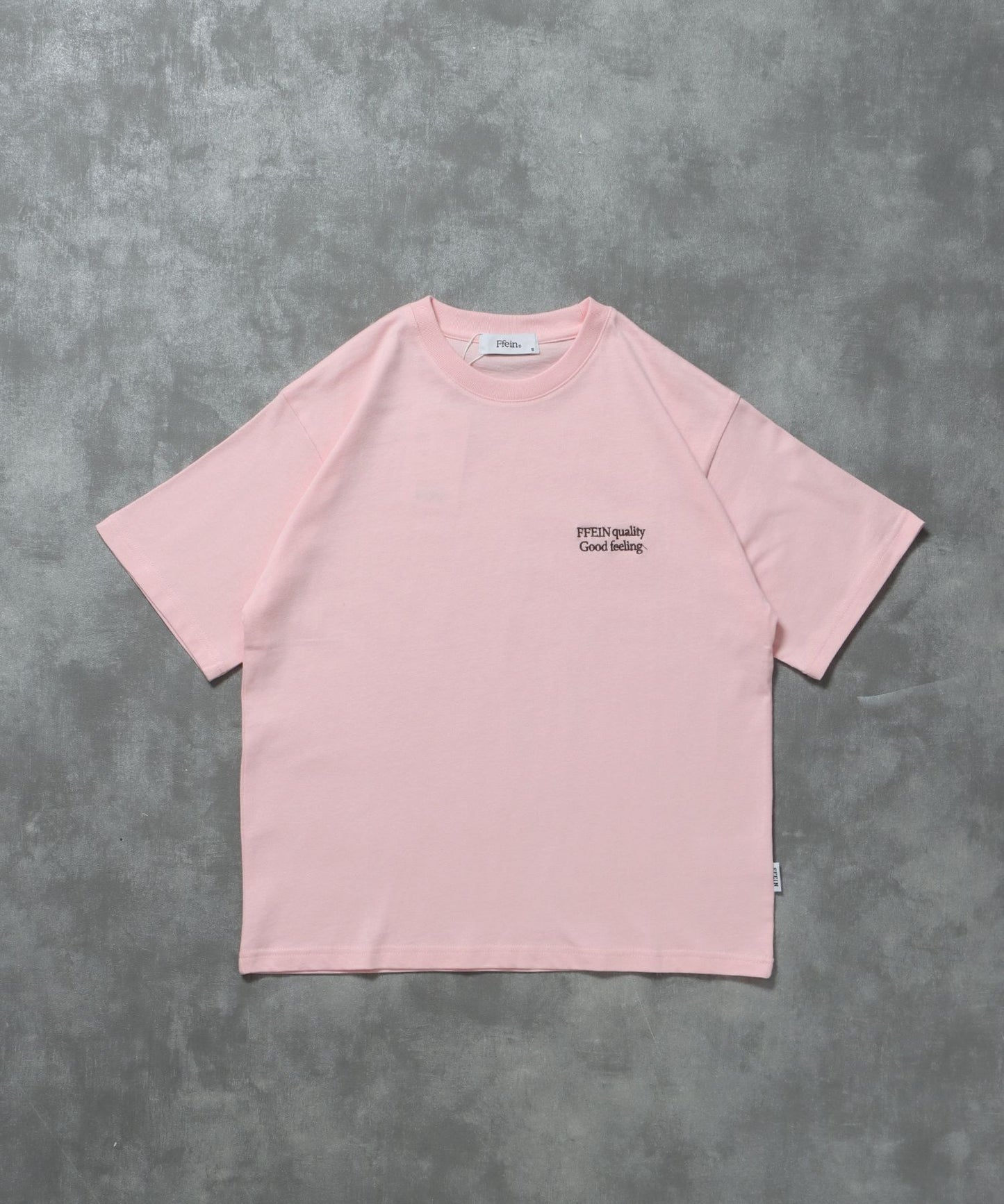 【FFEIN(フェイン)】ワンポイント刺繍ショート丈Tシャツ / Tシャツ 短丈 クルーネック 半袖 刺繍 ワンポイント ピンク