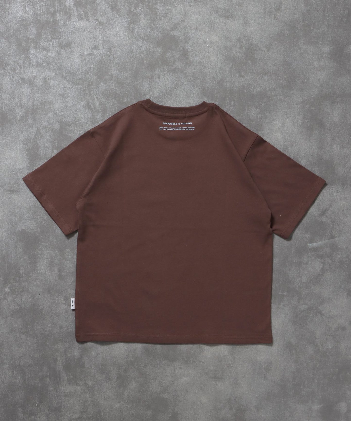 メッセージロゴショート丈Tシャツ / Tシャツ クルーネック 半袖 プリント ぼかしロゴ 【短丈】 モカ
