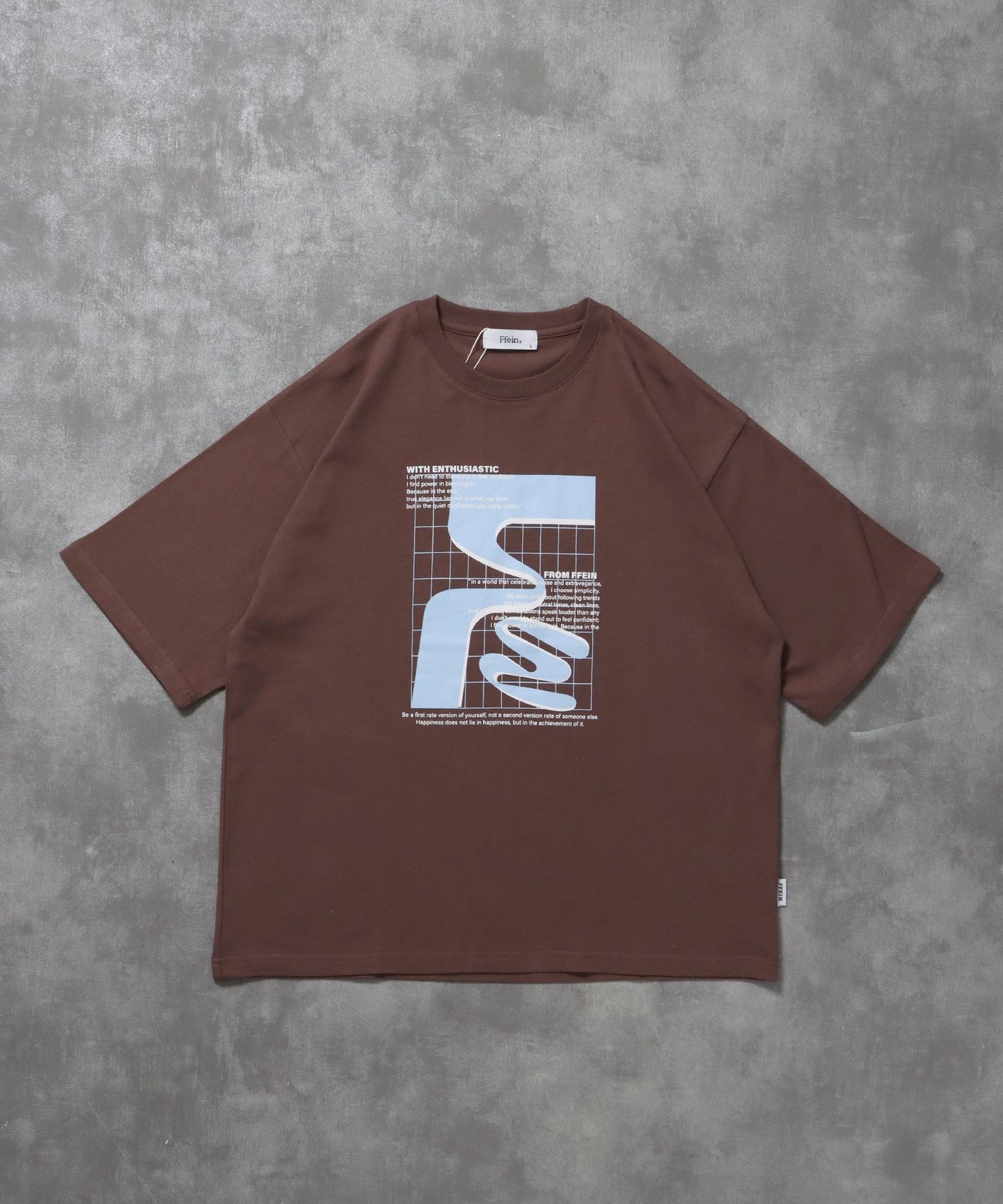 【FFEIN(フェイン)】アートデザインショート丈Tシャツ / Tシャツ 短丈 クルーネック 半袖 モカ
