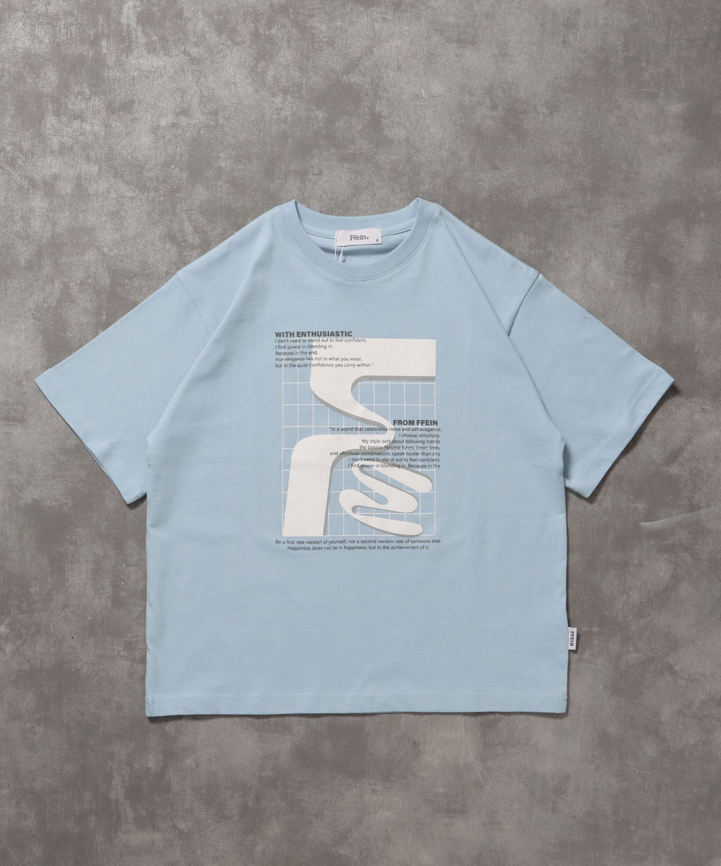【FFEIN(フェイン)】アートデザインショート丈Tシャツ / Tシャツ 短丈 クルーネック 半袖 ライトブルー