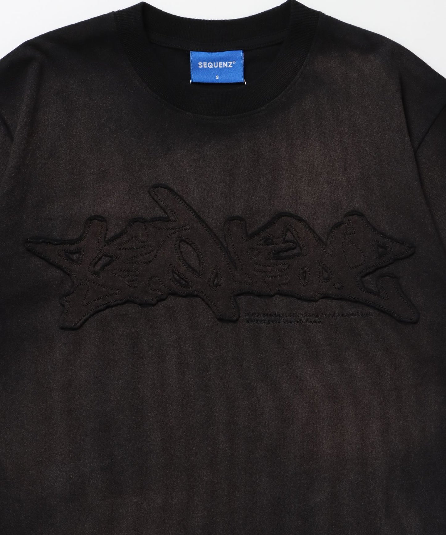 FADE APPLIQUE LOGO TEE / Tシャツ 短丈 クルーネック 半袖 加工 古着 ブラック