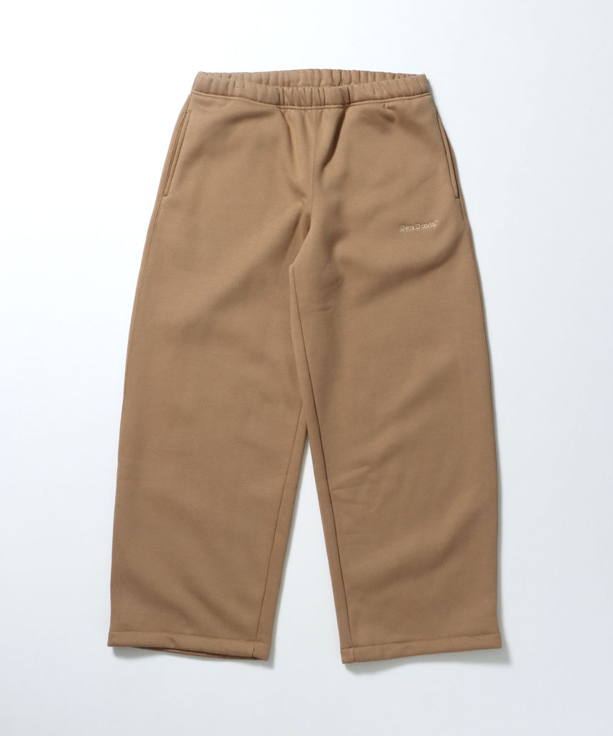 【BEN DAVIS（ベンデイビス）】WIDE CURVE SWEAT PANTS / ワイド カーブパンツ スウェットパンツ 裏起毛 ドローコード 刺繍 モカ