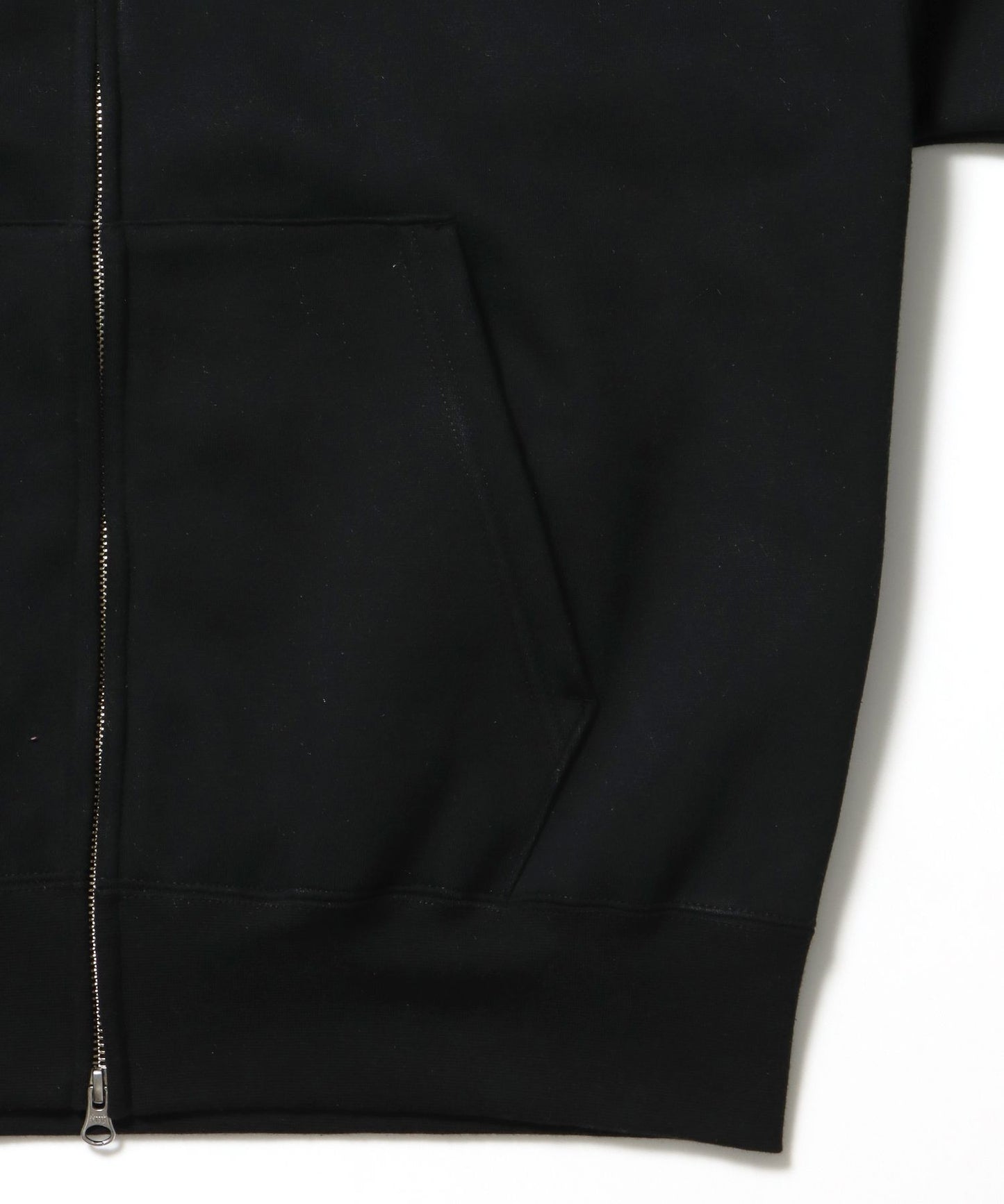 SELECTION ZIP HOODIE /パーカー ジップパーカー ダブルジップ 短丈 刺繍 プリント ブラック