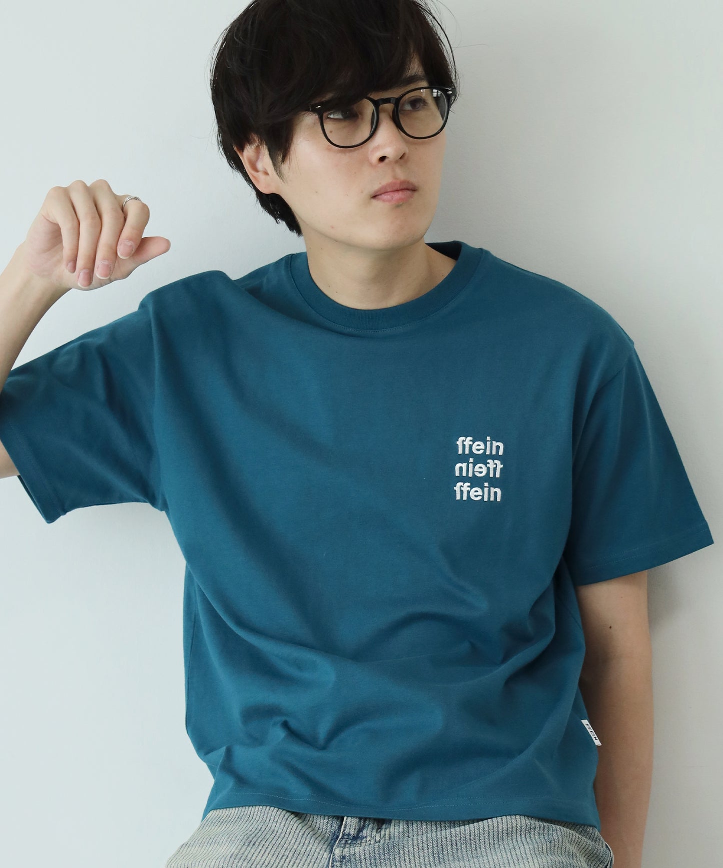 ワンポイント3段ロゴ刺繍ショート丈Tシャツ / Tシャツ クルーネック 半袖 刺繍 ワンポイント シンプル 【短丈】 ダークグリーン