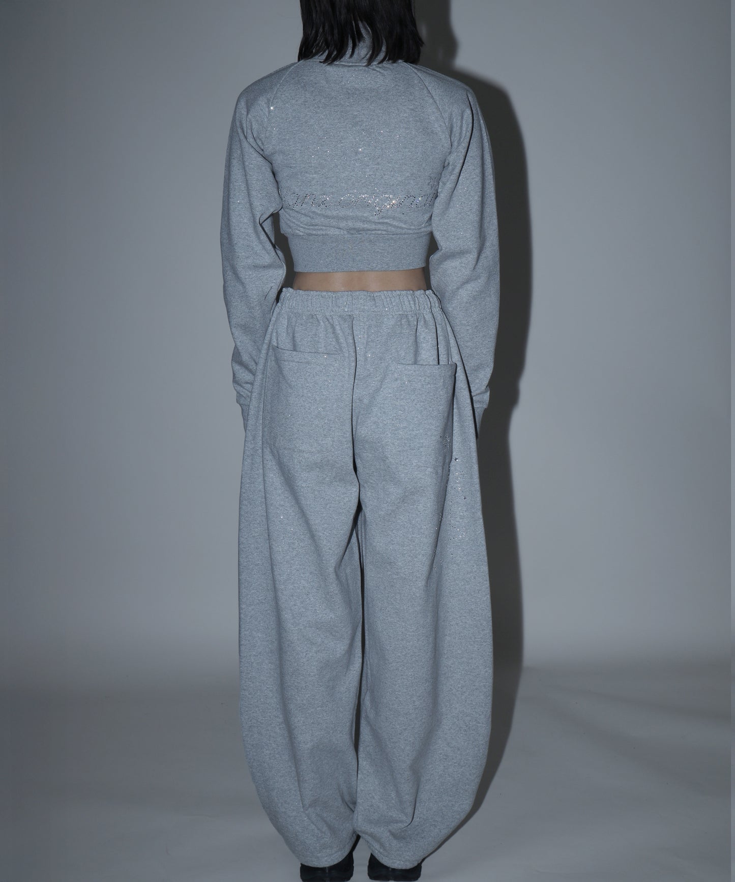 H163 トップス:S/パンツ:M