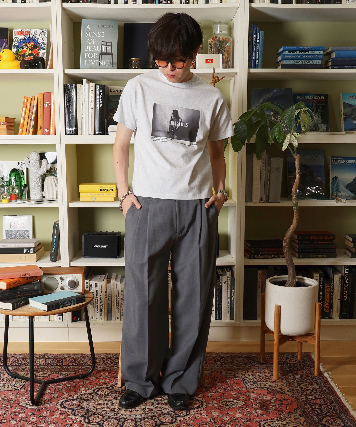 モノトーンフォトプリントショート丈Tシャツ / Tシャツ クルーネック 半袖 プリント フォト 【短丈】 アッシュグレー