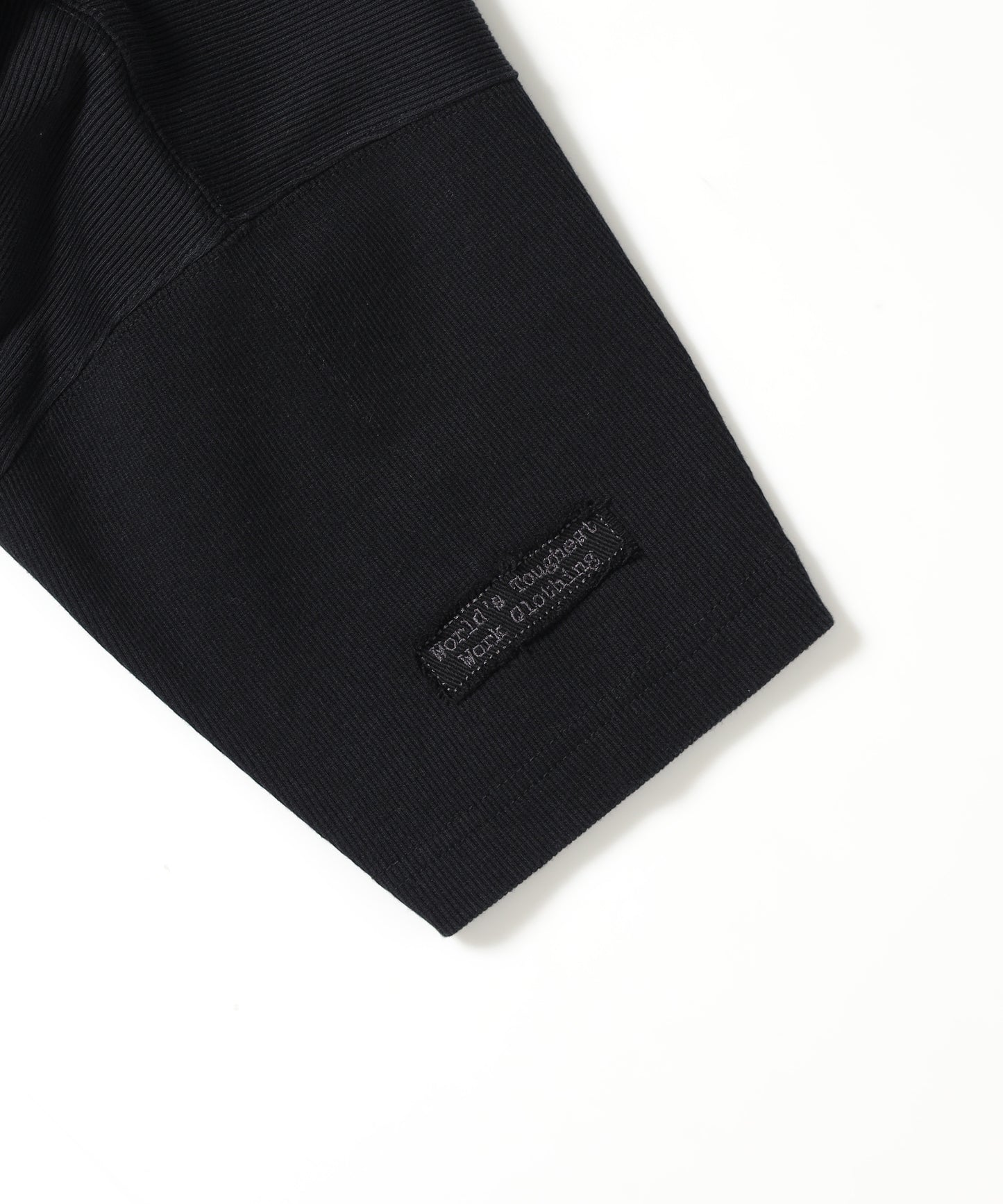 LETTERED RIB TEE / Tシャツ 半袖 クルーネック 刺繍 ワッペン ワンポイント ユニセックス ピス ブラック