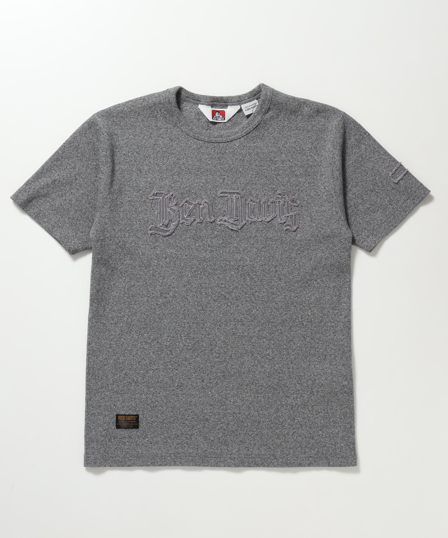 LETTERED RIB TEE / Tシャツ 半袖 クルーネック 刺繍 ワッペン ワンポイント ユニセックス ピス グレー