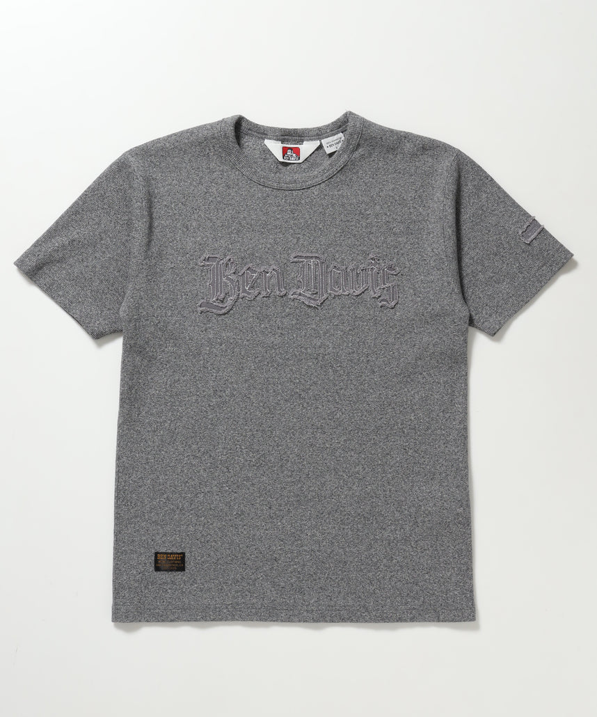 LETTERED RIB TEE / Tシャツ 半袖 クルーネック 刺繍 ワッペン ワンポイント ユニセックス ピス グレー
