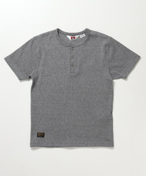 RIB HENLEY TEE / Tシャツ 半袖 ヘンリーネック 刺繍 ワンポイント ユニセックス ピス グレー