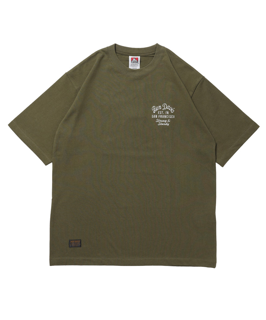 SOUVENIR EMB TEE / オーバーサイズ 半袖 クルーネック 刺繍 プリント ユニセックス ドロップショルダー カーキ