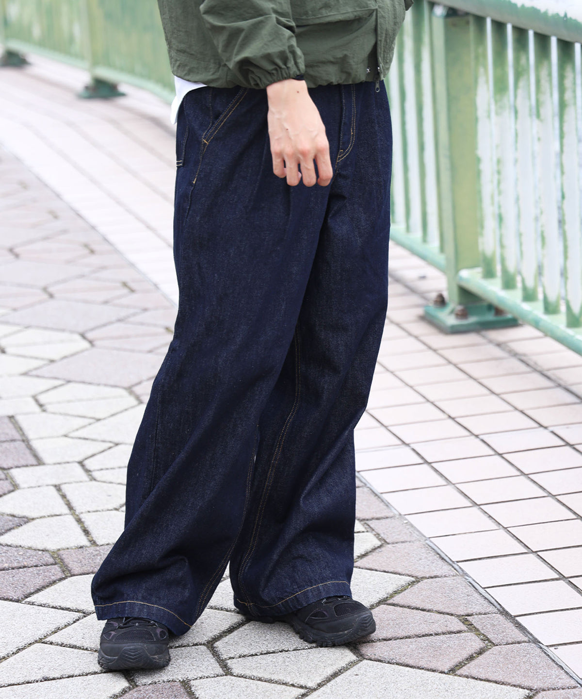 ワイドストレートタックデニムパンツ / デニム パンツ ボトムス ワイドシルエット デニム 【セットアップ対応】