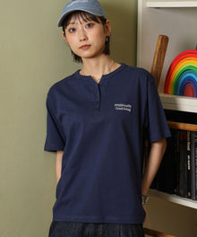 FFEIN(フェイン)】ワンポイント刺繍ロゴヘンリーネックショート丈T