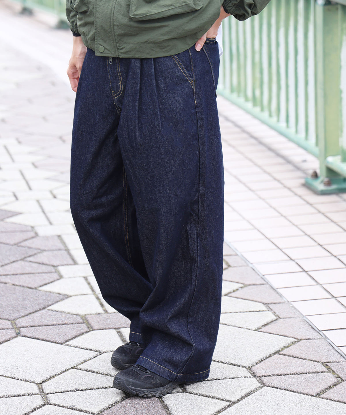 ワイドストレートタックデニムパンツ / デニム パンツ ボトムス ワイドシルエット デニム 【セットアップ対応】