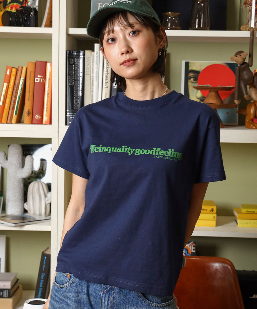 FFEIN(フェイン)】センタープリントロゴショート丈Tシャツ / Tシャツ