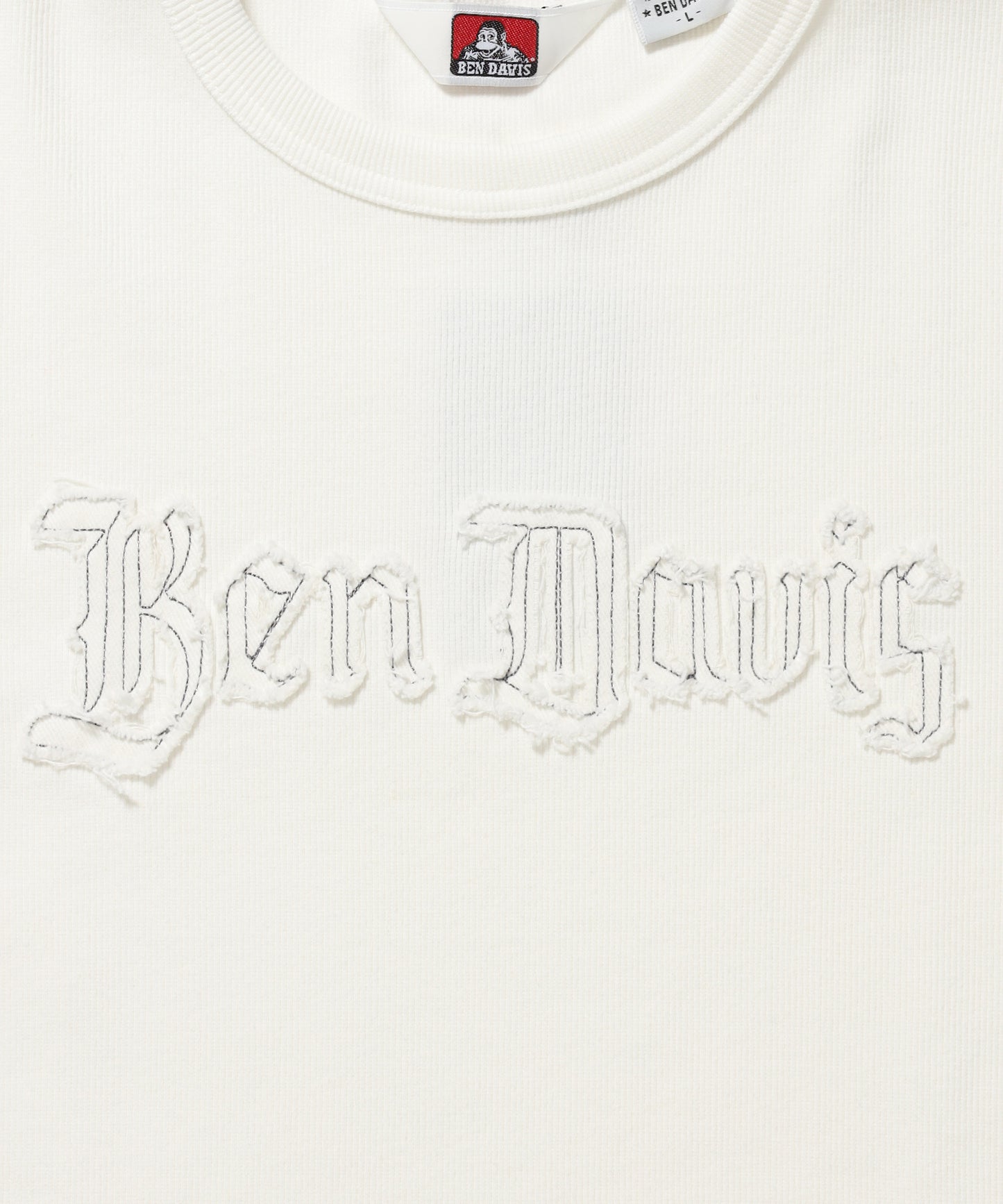 LETTERED RIB TEE / Tシャツ 半袖 クルーネック 刺繍 ワッペン ワンポイント ユニセックス ピス ホワイト