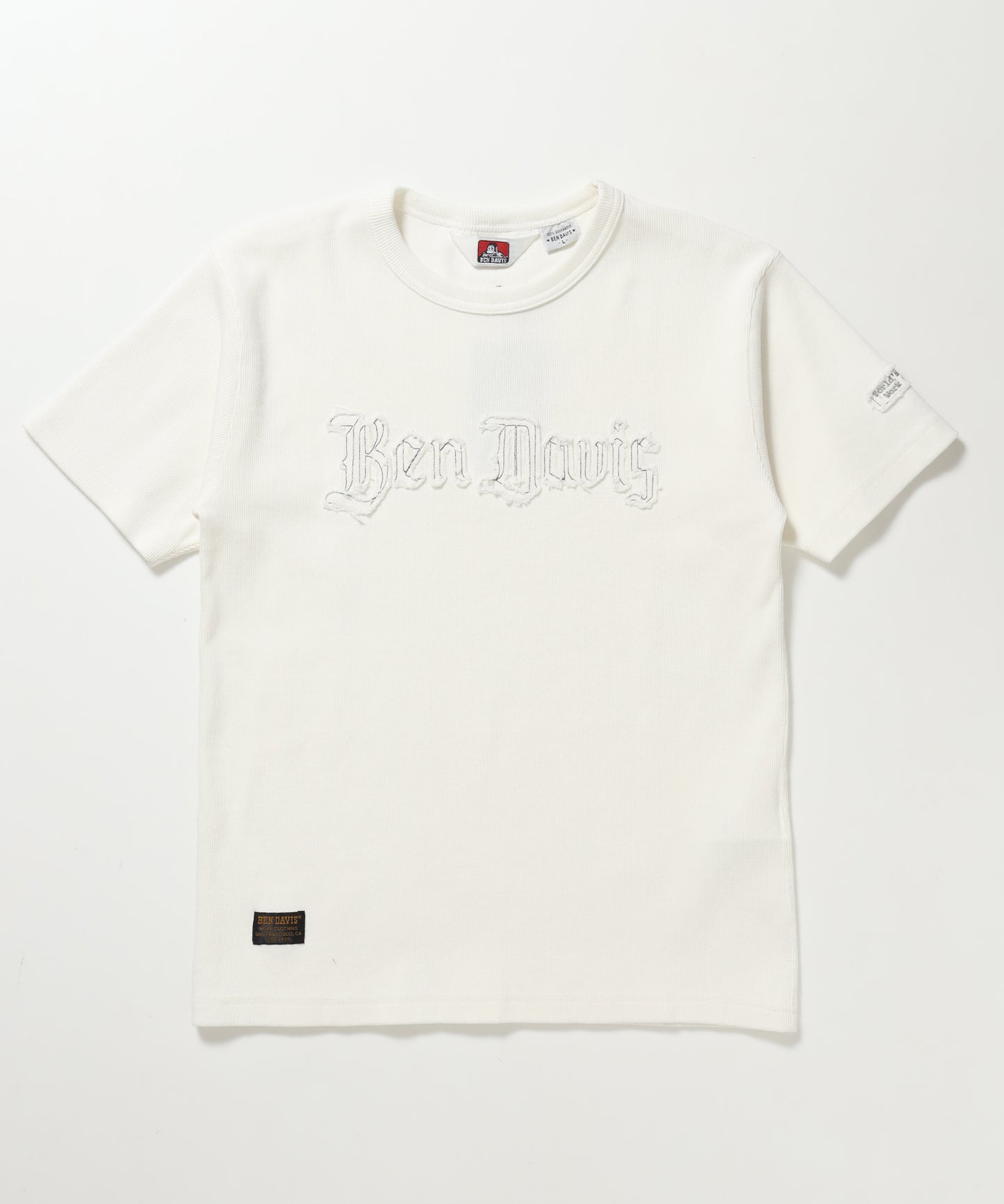 LETTERED RIB TEE / Tシャツ 半袖 クルーネック 刺繍 ワッペン ワンポイント ユニセックス ピス ホワイト
