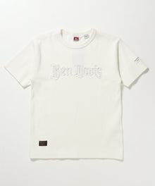 LETTERED RIB TEE / Tシャツ 半袖 クルーネック 刺繍 ワッペン ワンポイント ユニセックス ピス ホワイト