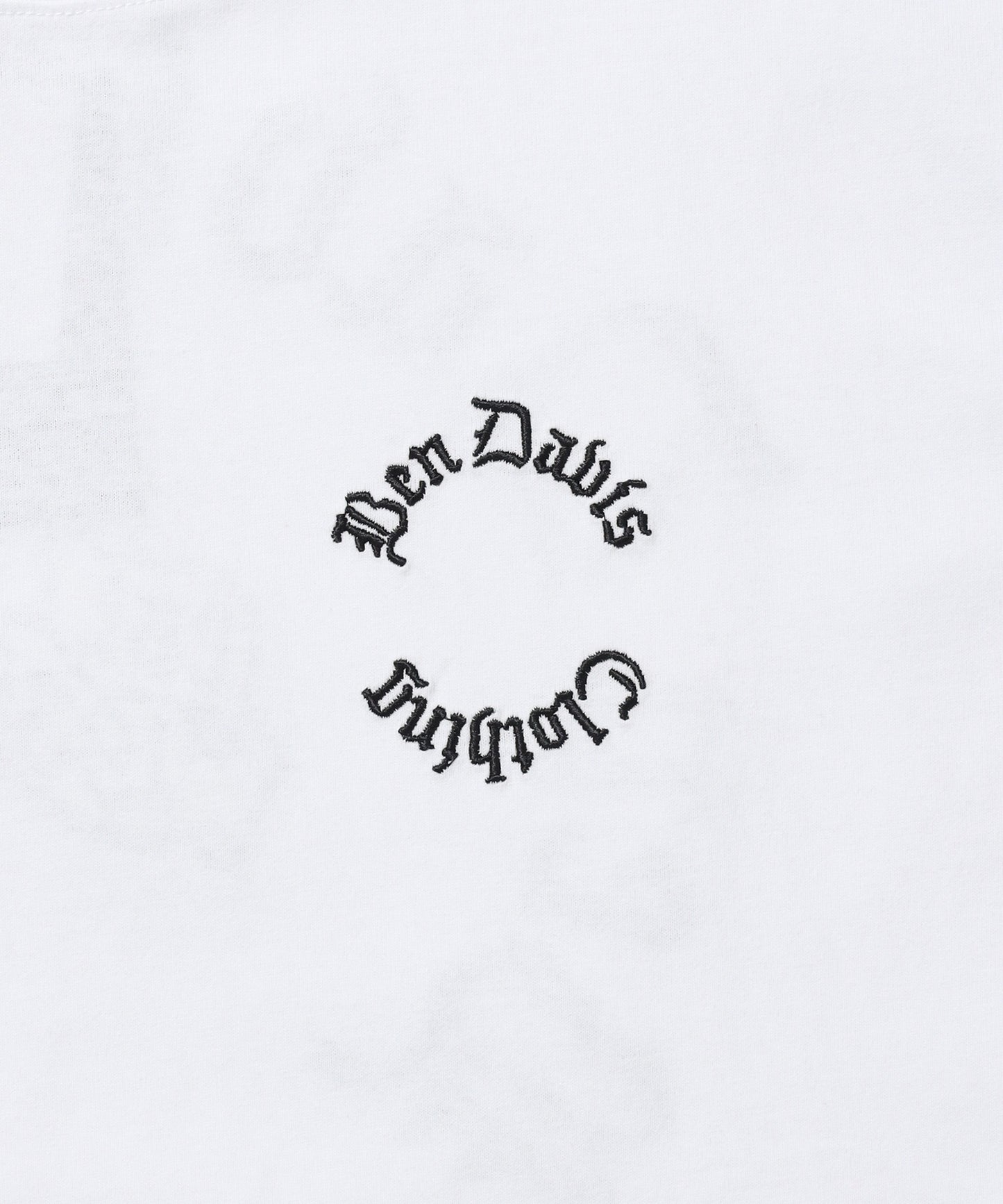 OLD ENGLISH EMB TEE / Tシャツ 半袖 クルーネック 刺繍 ワンポイント ユニセックス オーバーサイズ ホワイト