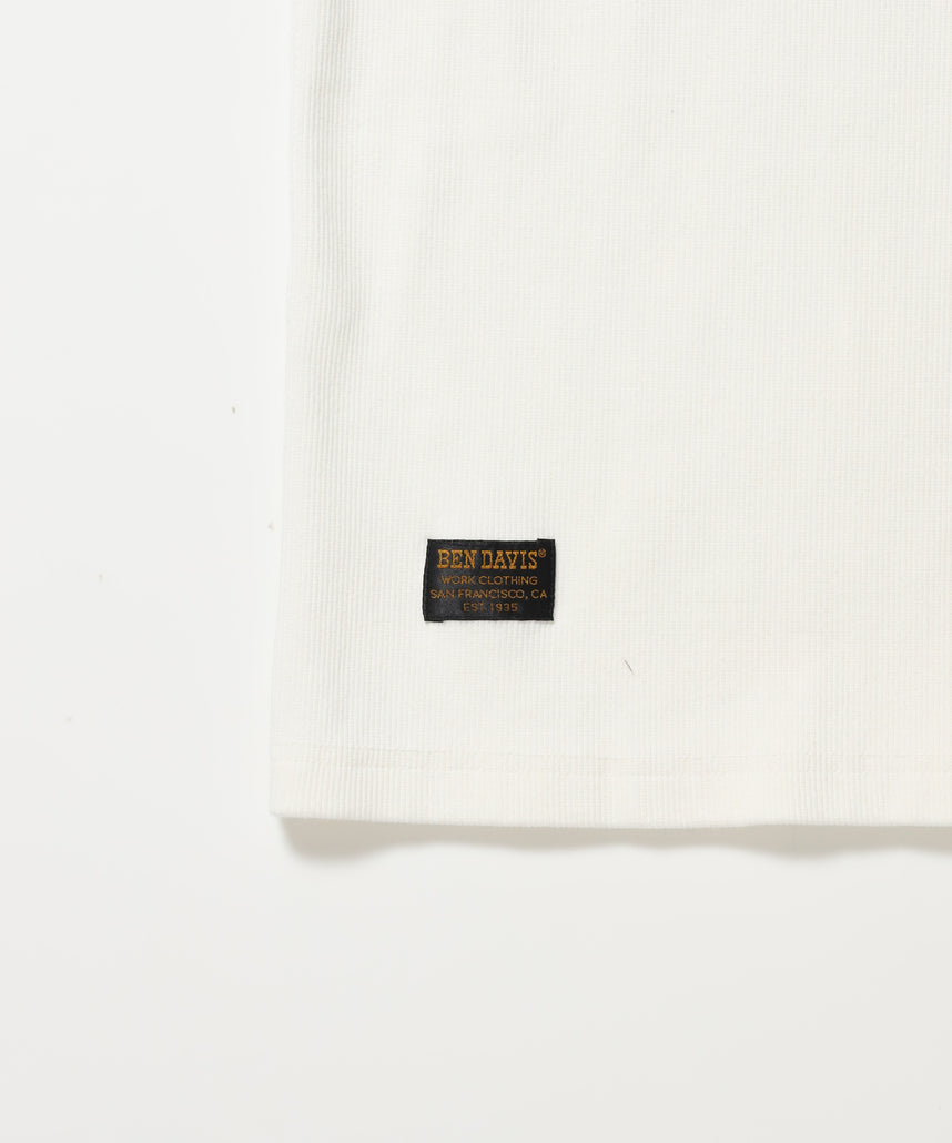 LETTERED RIB TEE / Tシャツ 半袖 クルーネック 刺繍 ワッペン ワンポイント ユニセックス ピス ホワイト