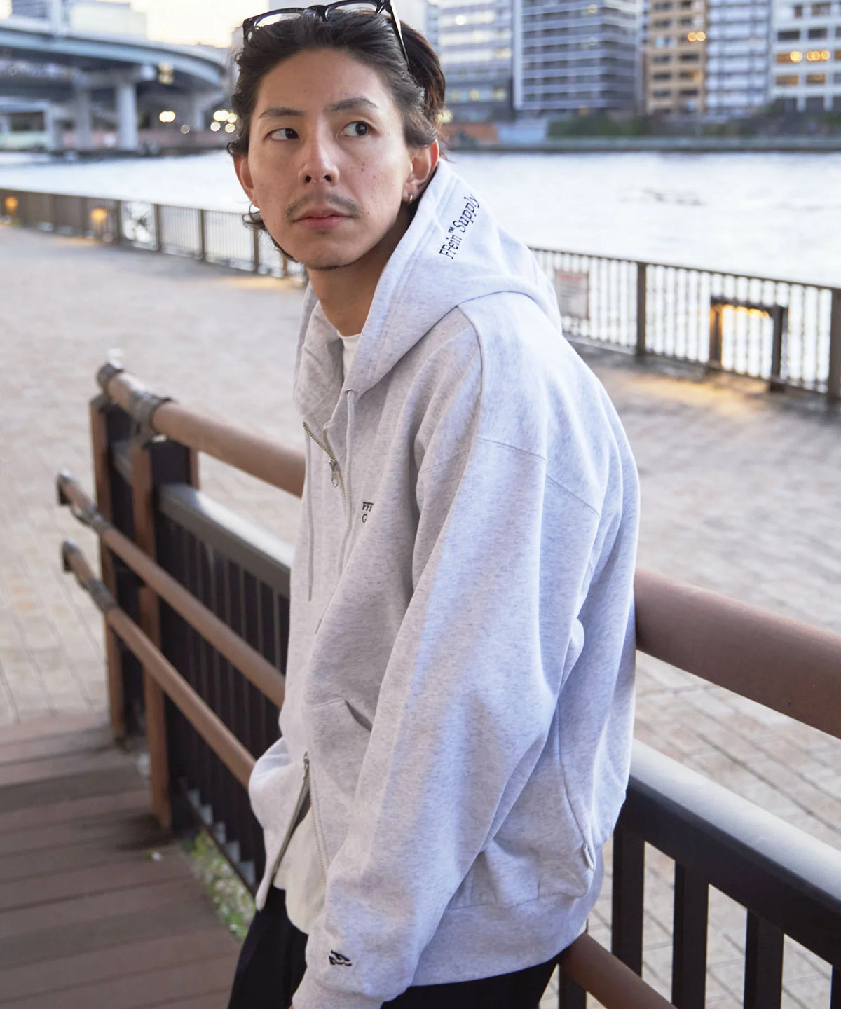 モデル：H177 Size:L　アッシュグレー