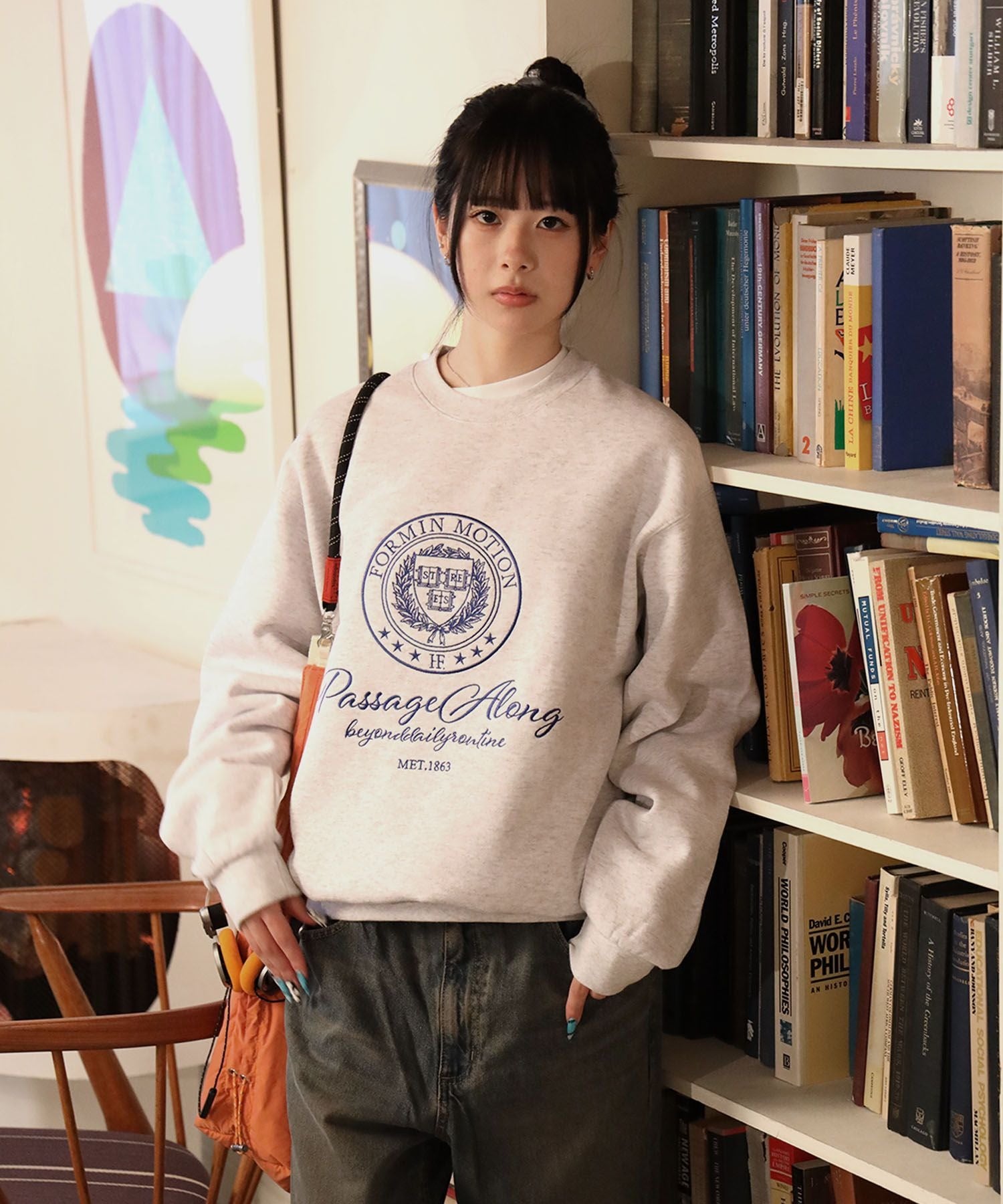 エンブレム刺繍カレッジロゴスウェット / 裏起毛 クルーネック スパンフライス トレンド ストリート ユニセックス