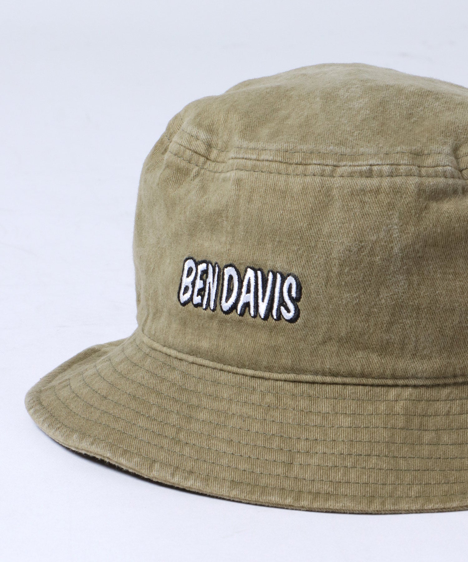 【BEN DAVIS(ベン デイビス)】LOGO BUCKET HAT / ロゴ バケット ハット ピグメントベージュ