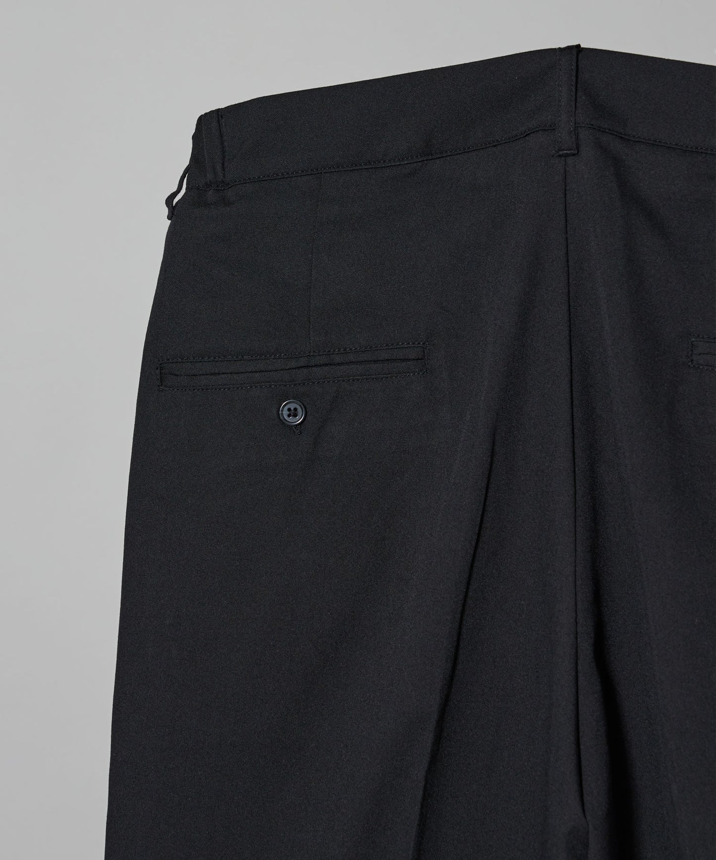【FFEIN(フェイン)】TR SIDE GATHER ANKLE PANTS / TR サイドギャザー アンクルスラックス ブラック
