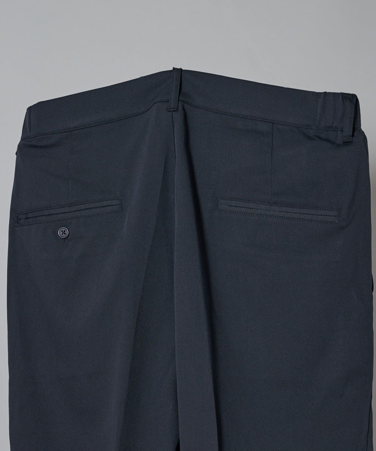 【FFEIN(フェイン)】TR SIDE GATHER ANKLE PANTS / TR サイドギャザー アンクルスラックス チャコール